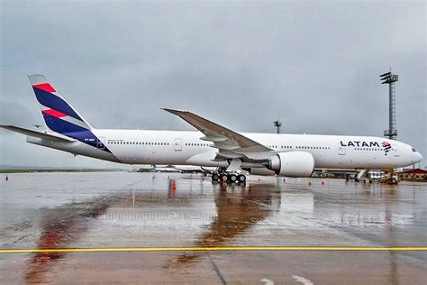 boeing 777 300 latam